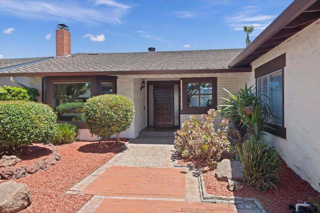 Photo of 1670 York Street, San Jose, CA 95124 (MLS # ML82050317)