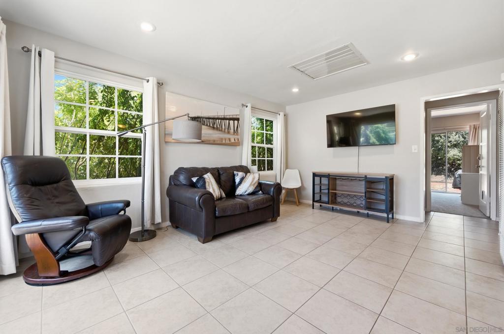 3467 Glade St.