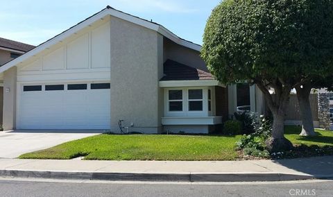 Photo of 14 Autumn Oak, Irvine, CA 92604 (MLS # OC26117202)