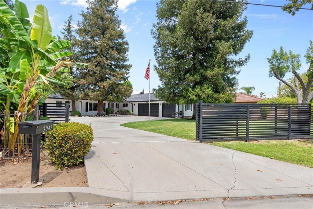3047 E Virginia