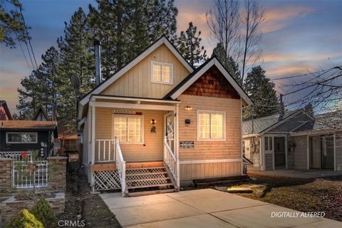 Photo of 569 Lakewood Ln, Big Bear Lake, CA 92315 (MLS # IG26033742)