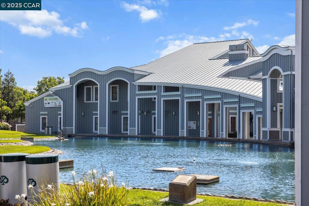 CRESTHILL - Residential