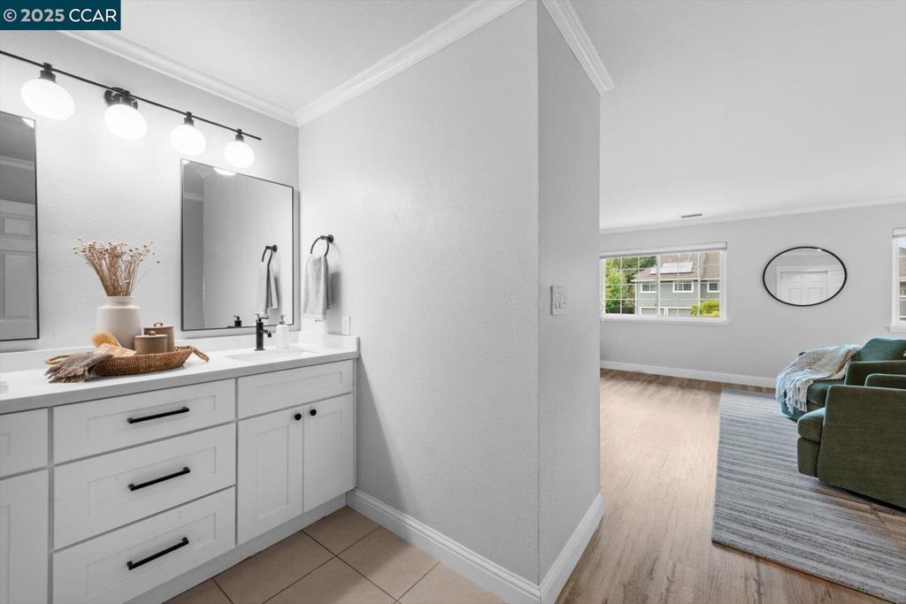 CRESTHILL - Residential