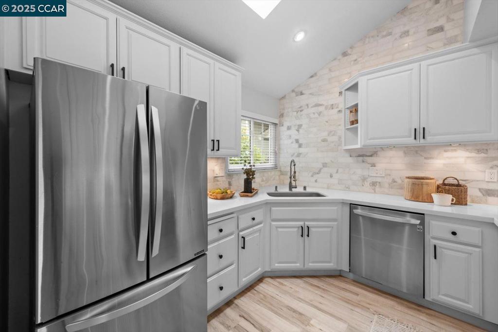 CRESTHILL - Residential