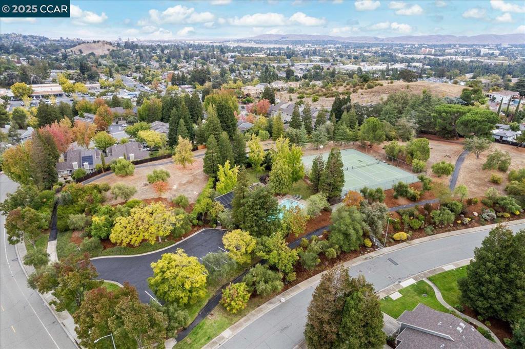 CRESTHILL - Residential