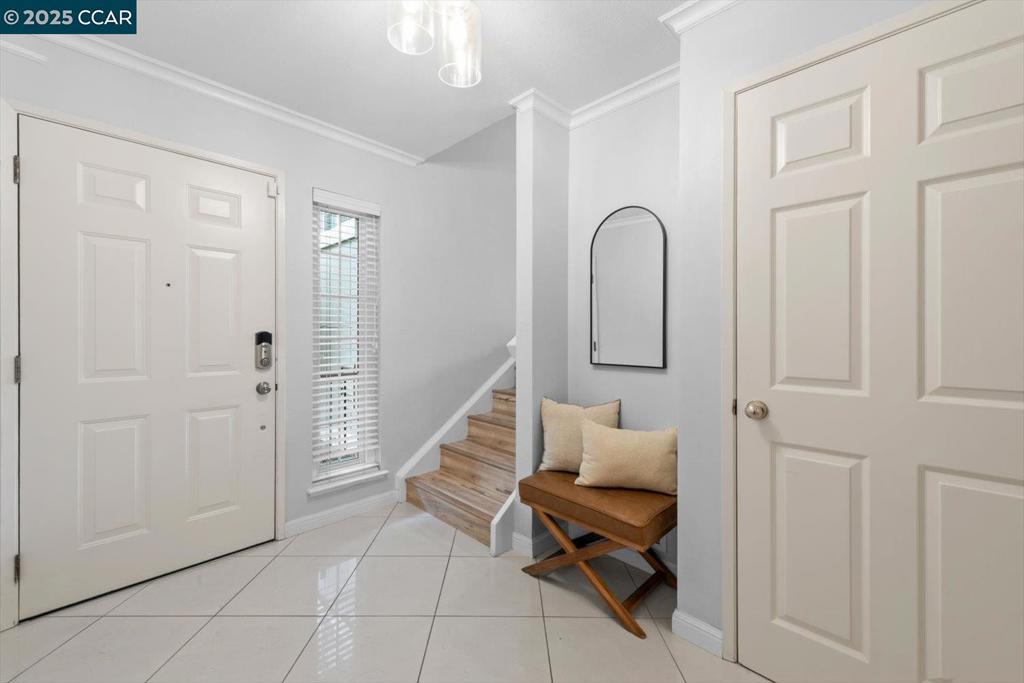 CRESTHILL - Residential