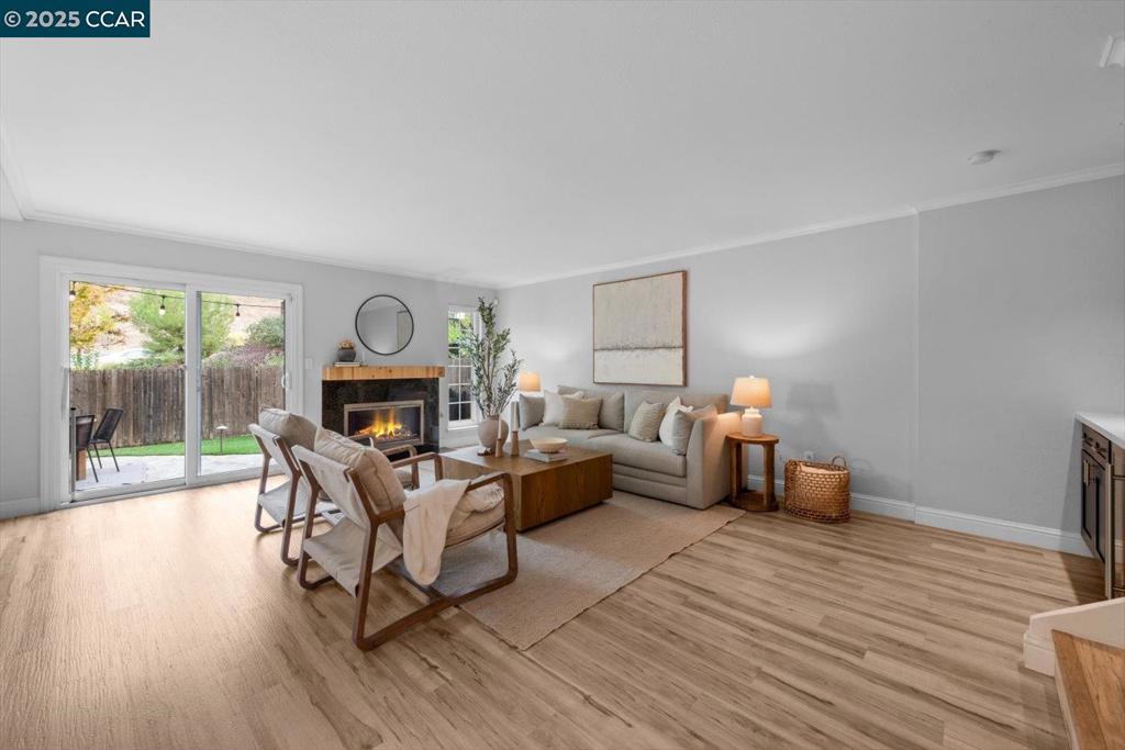 CRESTHILL - Residential