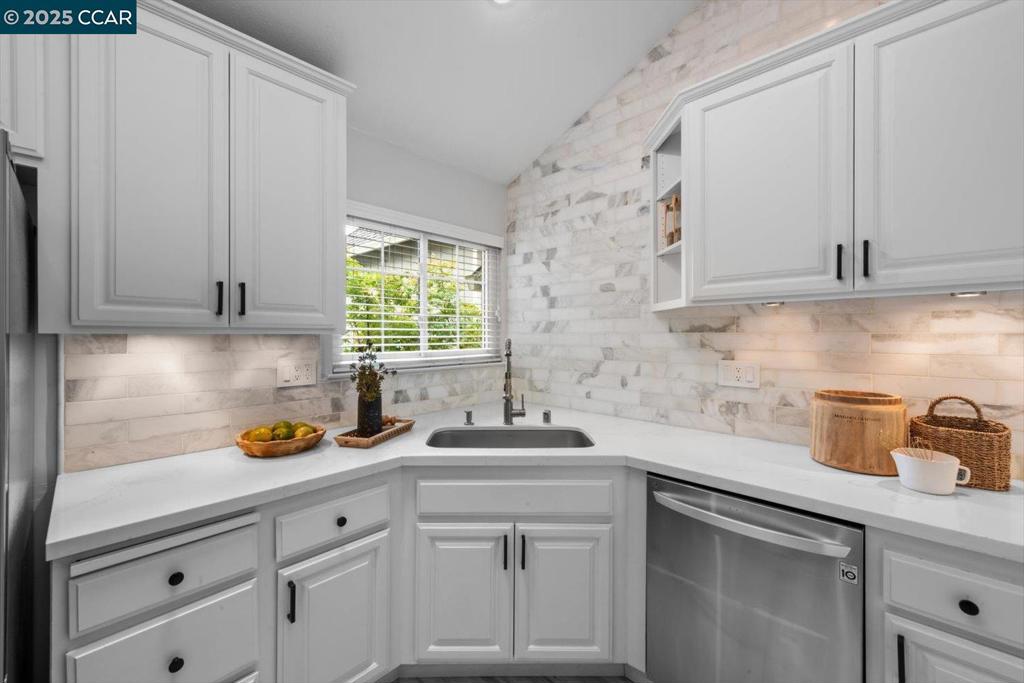 CRESTHILL - Residential