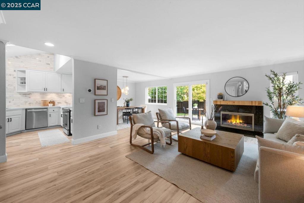 CRESTHILL - Residential