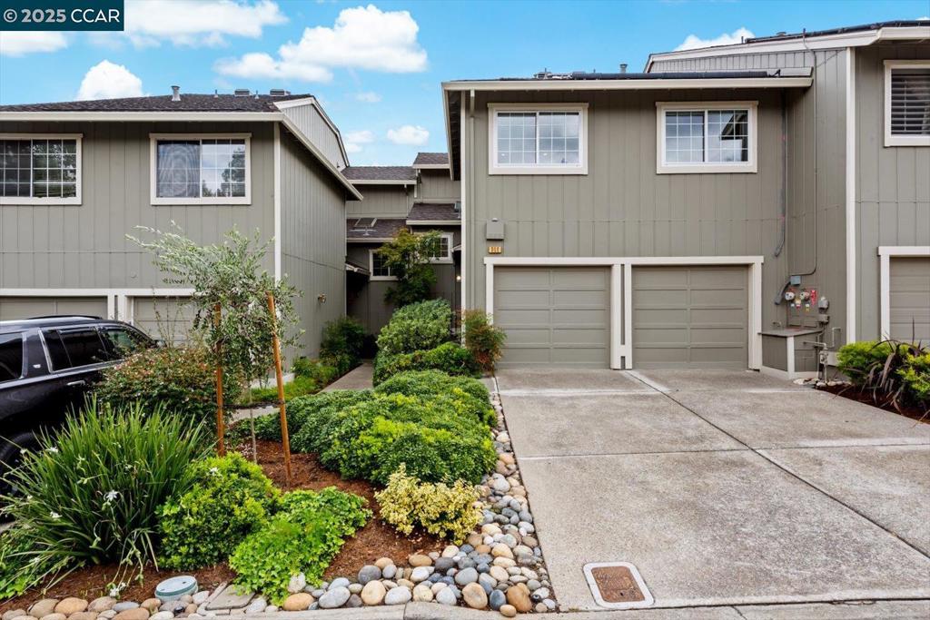 CRESTHILL - Residential