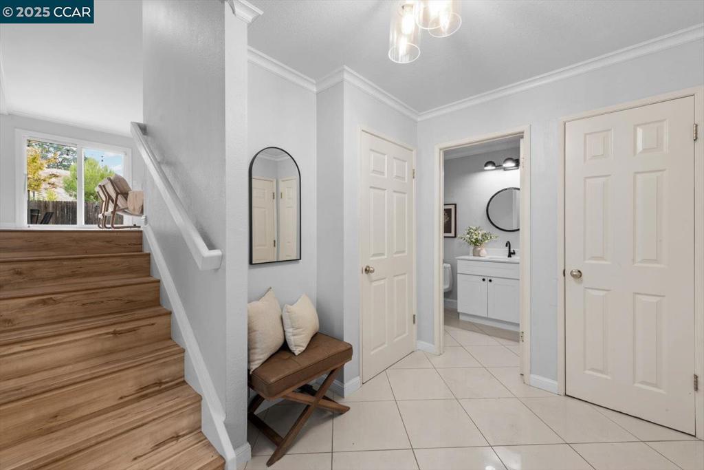 CRESTHILL - Residential