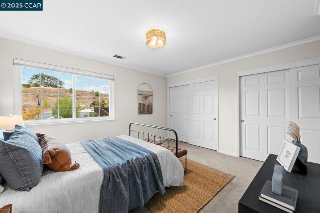 CRESTHILL - Residential