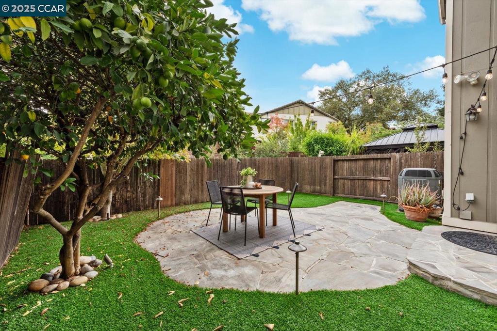 CRESTHILL - Residential