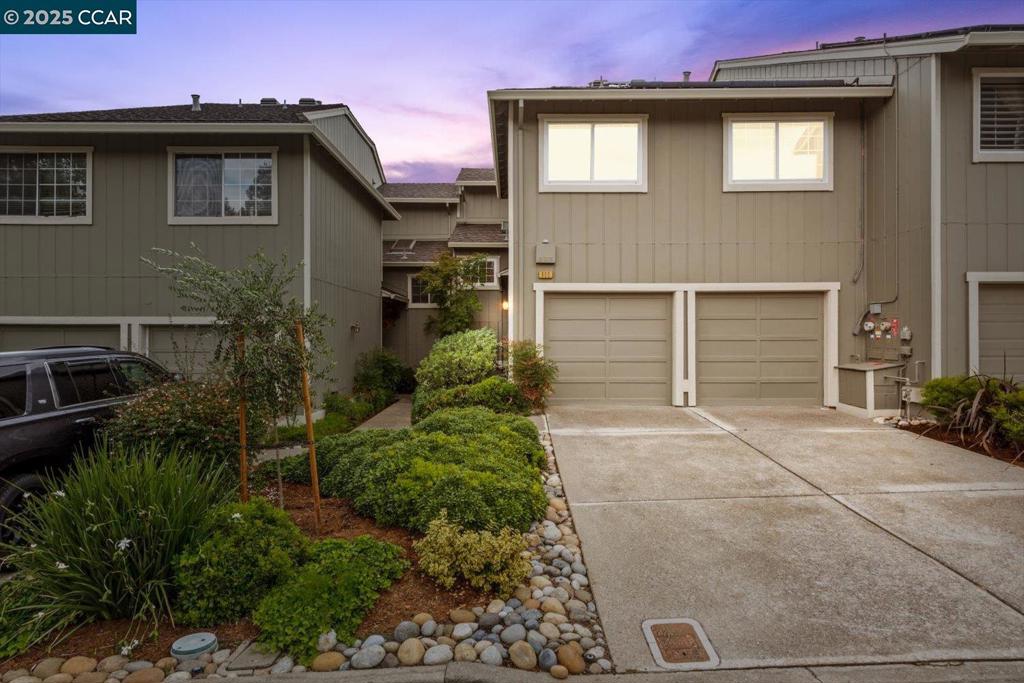 CRESTHILL - Residential