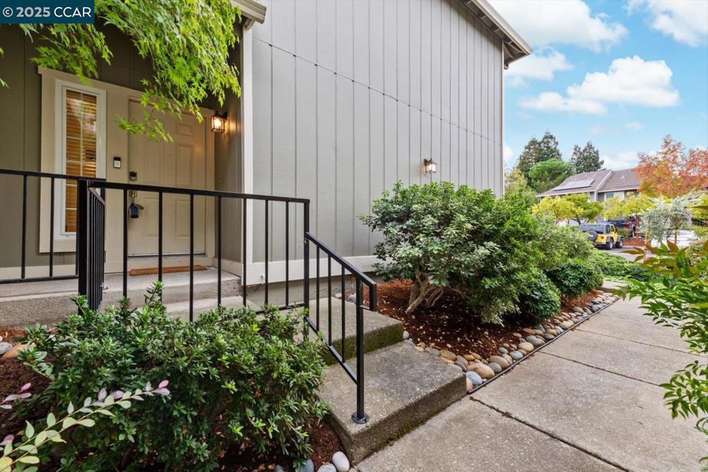 CRESTHILL - Residential