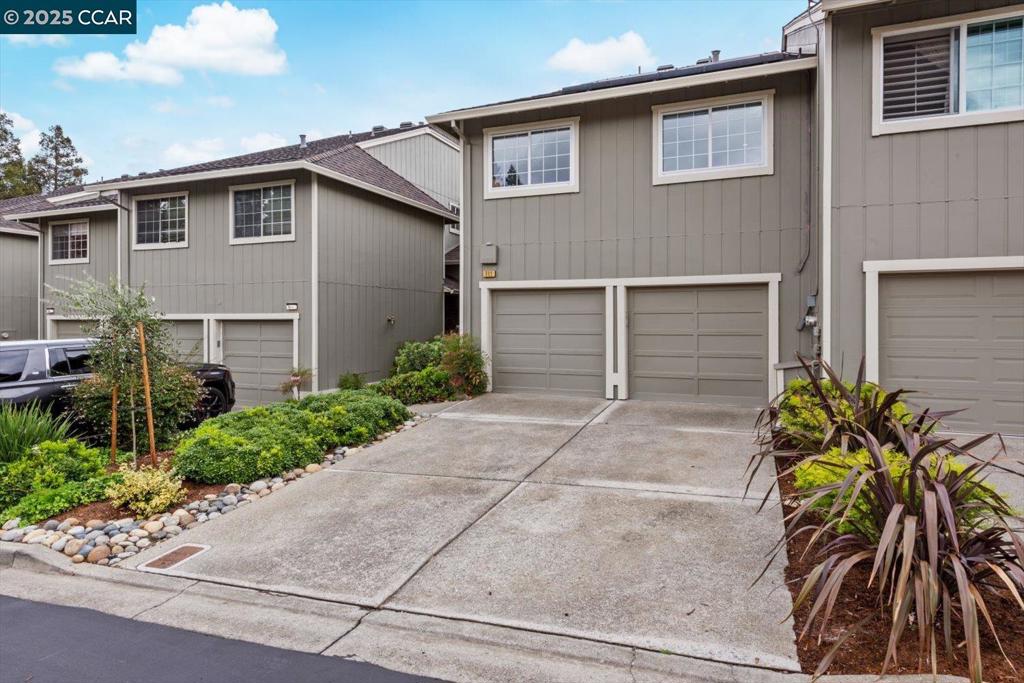 CRESTHILL - Residential