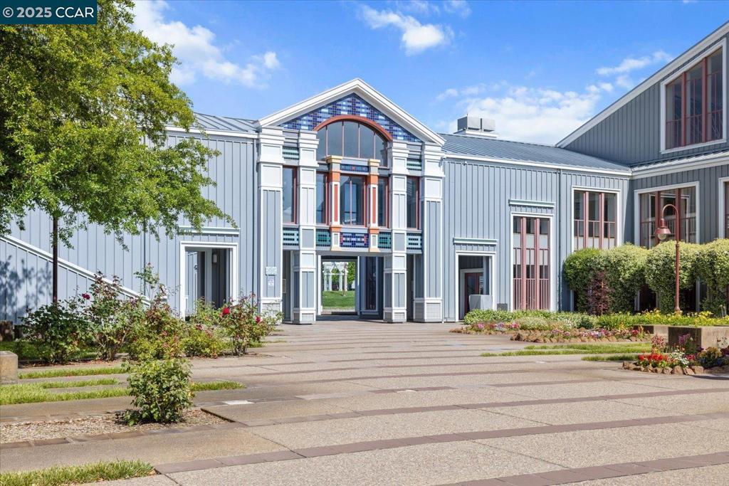 CRESTHILL - Residential