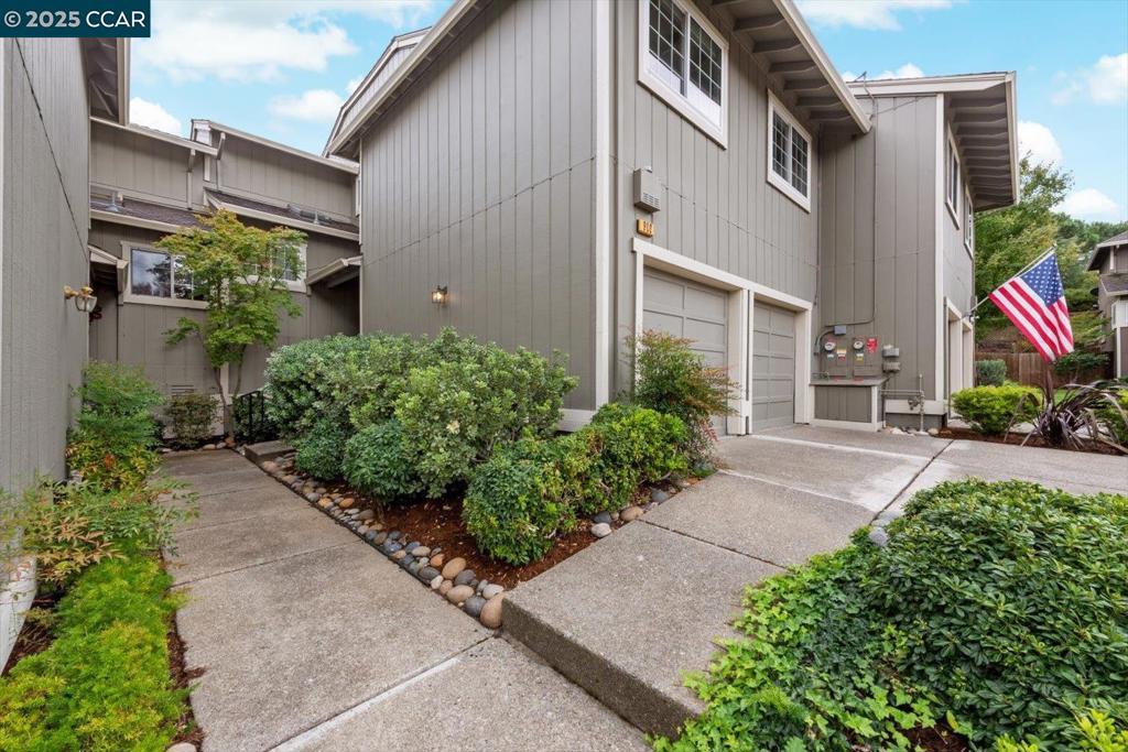 CRESTHILL - Residential