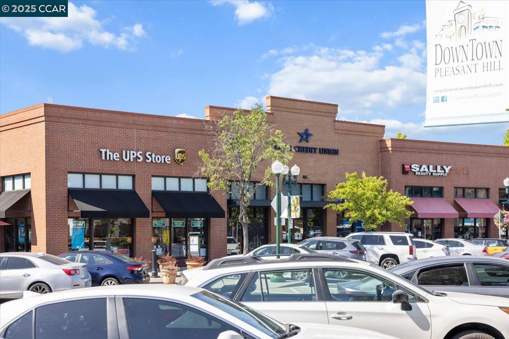 CRESTHILL - Residential