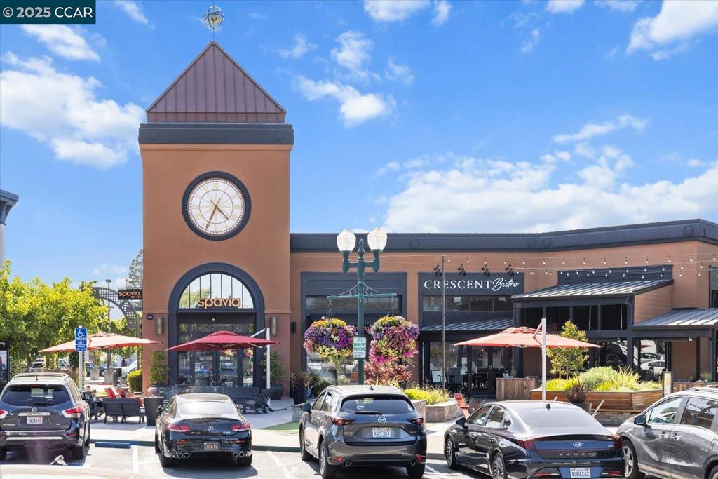 CRESTHILL - Residential