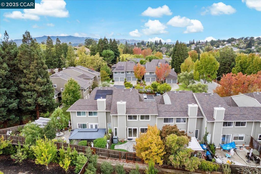 CRESTHILL - Residential