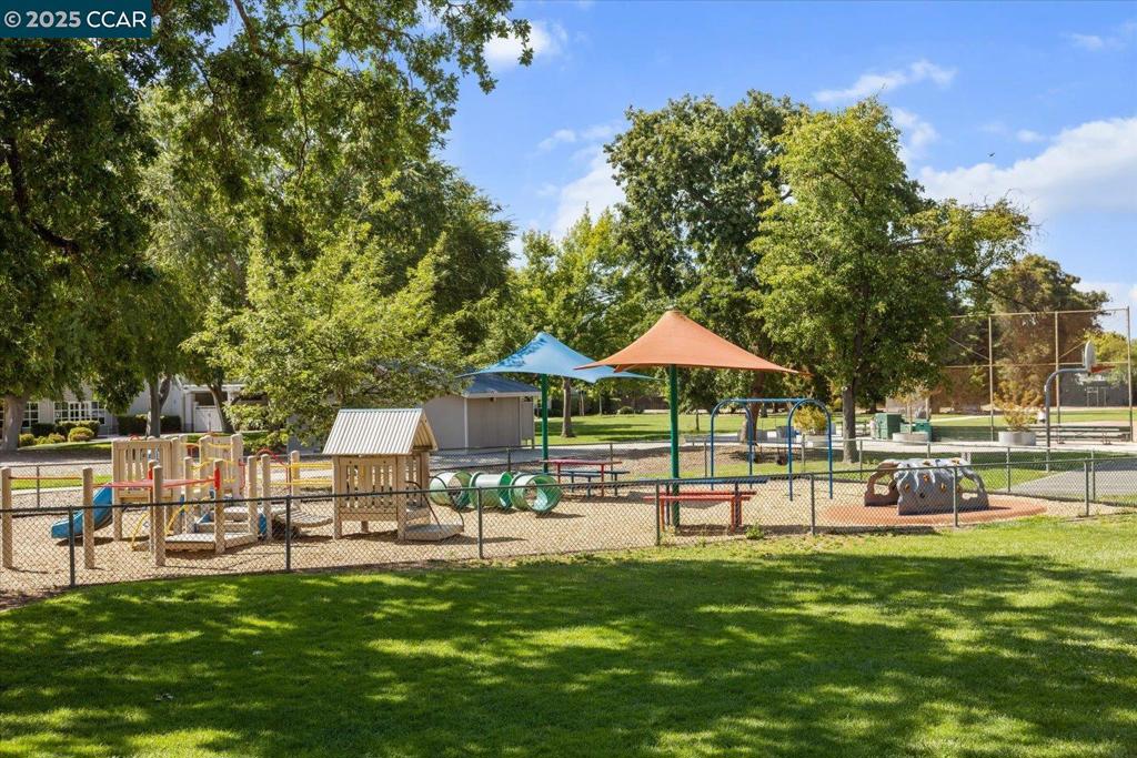 CRESTHILL - Residential