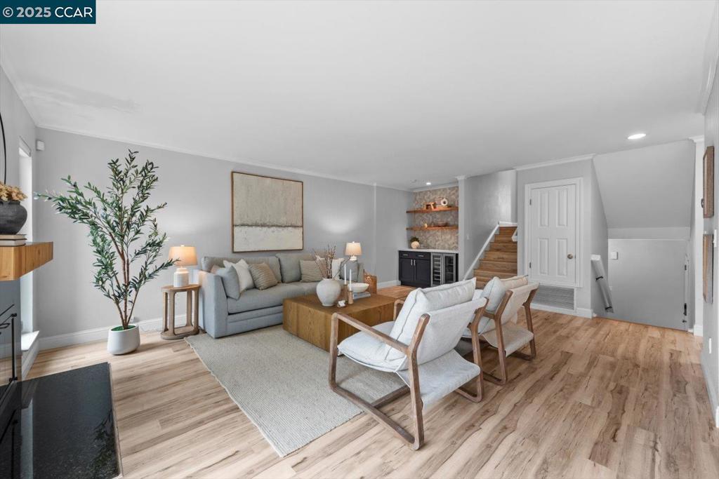 CRESTHILL - Residential