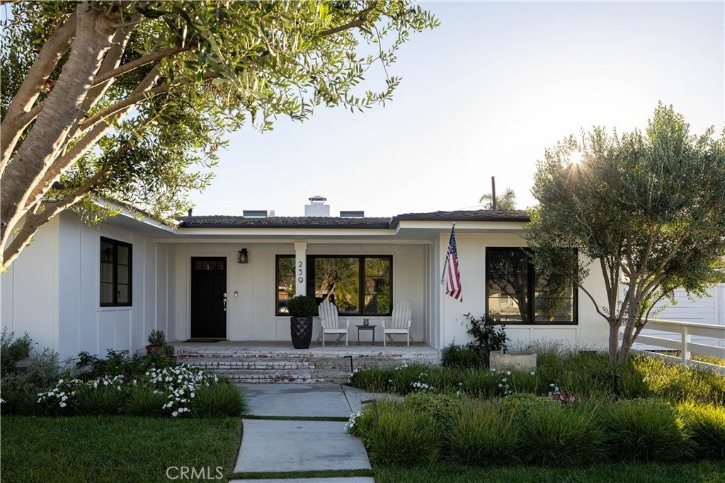 Photo of 259 E 21st Street, Costa Mesa, CA 92627 (MLS # NP26230733)