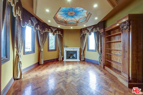 Tiny photo for 209 S Anita Avenue, Los Angeles, CA 90049 (MLS # 25575103)