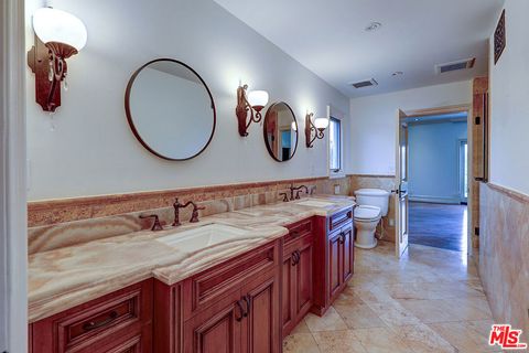 Tiny photo for 209 S Anita Avenue, Los Angeles, CA 90049 (MLS # 25575103)