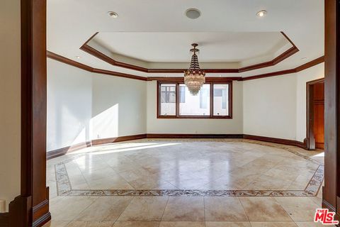 Tiny photo for 209 S Anita Avenue, Los Angeles, CA 90049 (MLS # 25575103)