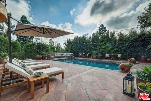 Tiny photo for 209 S Anita Avenue, Los Angeles, CA 90049 (MLS # 25575103)