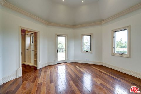 Tiny photo for 209 S Anita Avenue, Los Angeles, CA 90049 (MLS # 25575103)