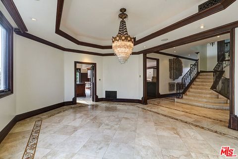 Tiny photo for 209 S Anita Avenue, Los Angeles, CA 90049 (MLS # 25575103)