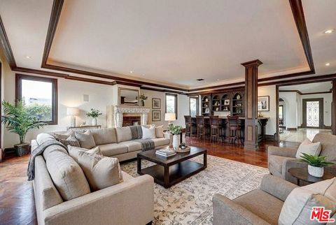 Photo of 209 S Anita Avenue, Los Angeles, CA 90049 (MLS # 25575103)