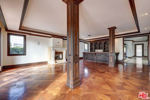 Tiny photo for 209 S Anita Avenue, Los Angeles, CA 90049 (MLS # 25575103)