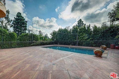 Tiny photo for 209 S Anita Avenue, Los Angeles, CA 90049 (MLS # 25575103)