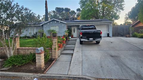 Photo of 650 Calle Pensamiento, Thousand Oaks, CA 91360 (MLS # SR25052214)