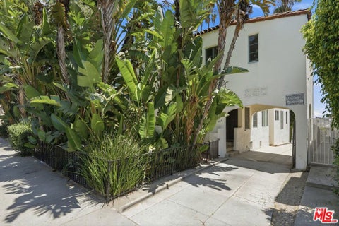 Photo of 7464 Hollywood Blvd BLVD, Los Angeles, CA 90046 (MLS # 26859015)
