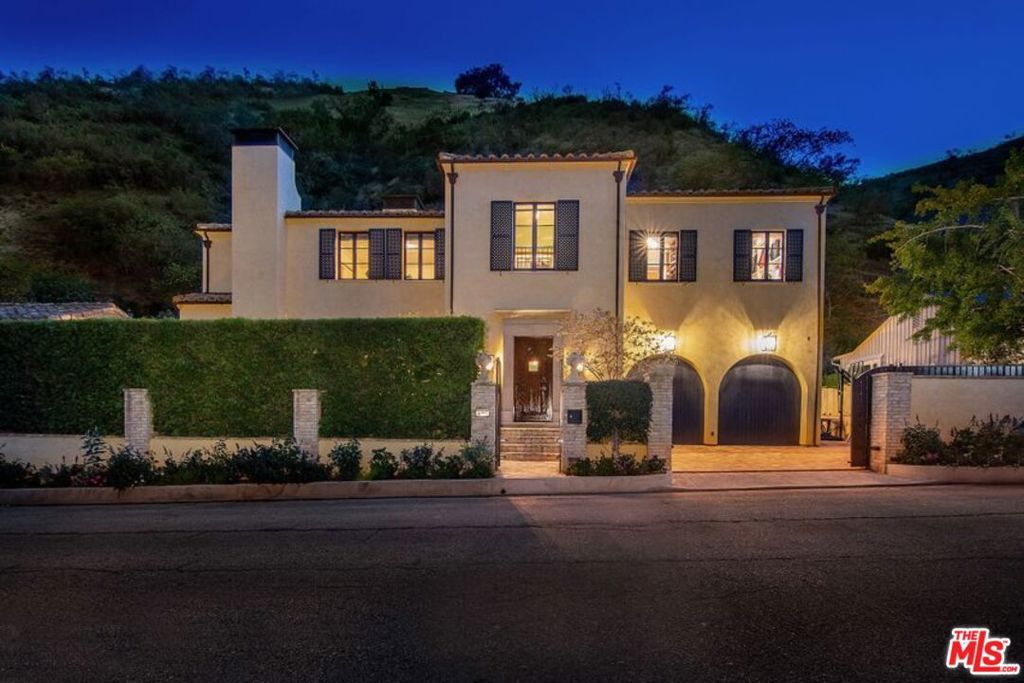 Photo of 1445 N Bundy Drive, Los Angeles, CA 90049 (MLS # 25619261)