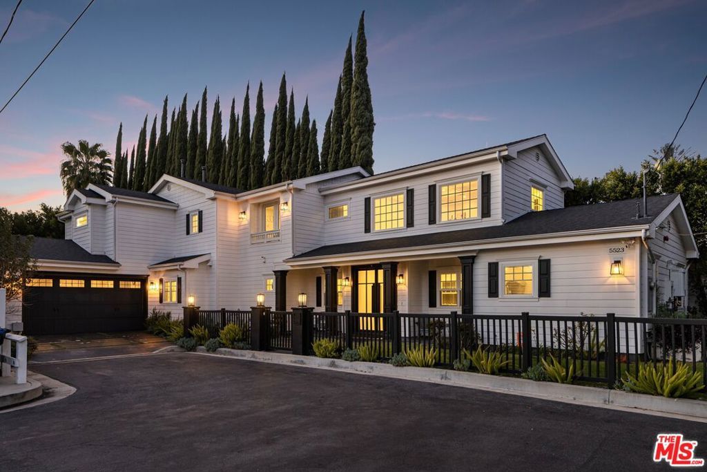 Photo of 5523 Longridge Avenue, Sherman Oaks, CA 91401 (MLS # 26668801)