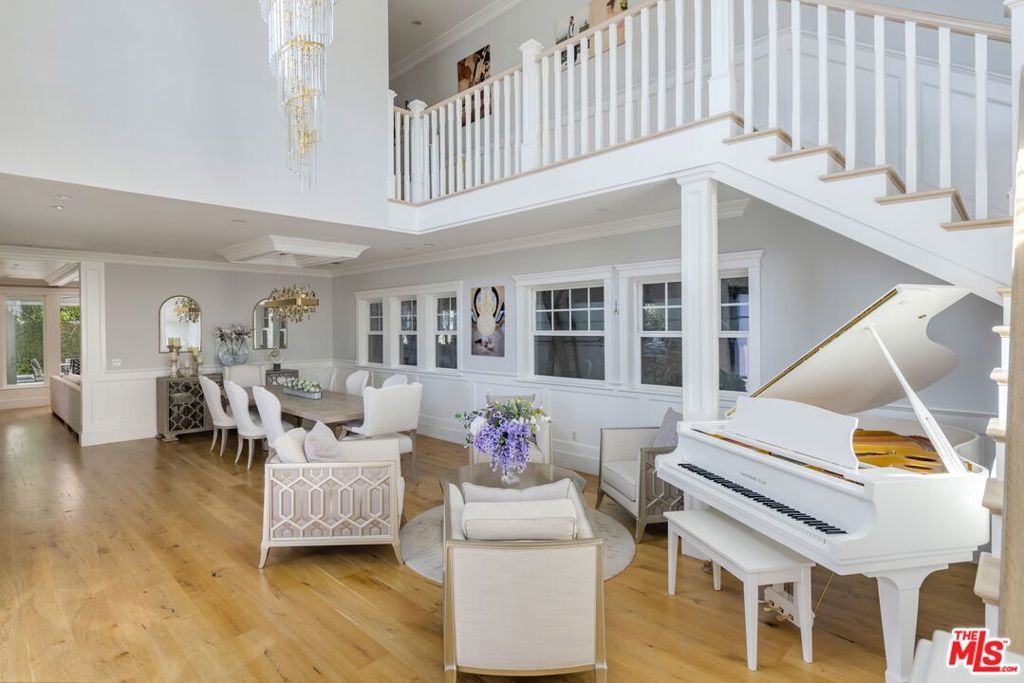 Photo of 5523 Longridge Avenue, Sherman Oaks, CA 91401 (MLS # 26668801)