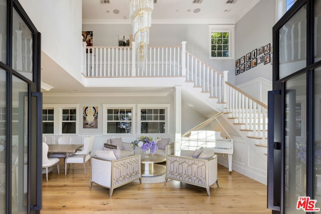 Photo of 5523 Longridge Avenue, Sherman Oaks, CA 91401 (MLS # 26668801)