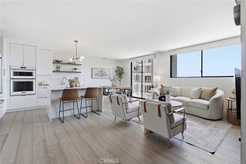 100 S Doheny DR, Los Angeles CA 90048