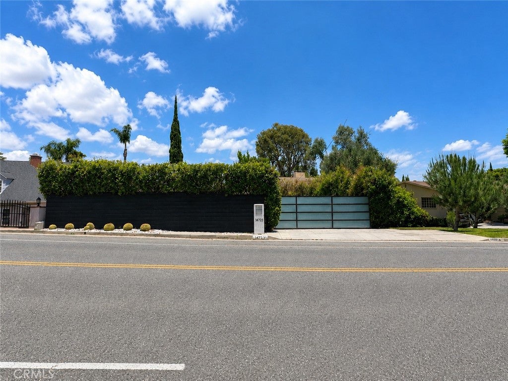 14721 Valley Vista