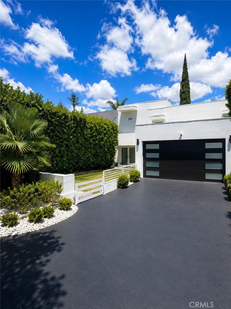 14721 Valley Vista