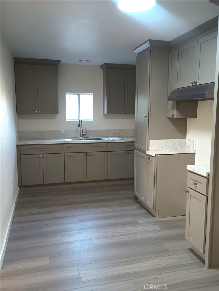 This is a one room for rent in a two-bedroom apartment in Pomona. The apartment is fully remodeled. There will be only one other female person living in it. There is enough parking space in the driveway. Tenants split the utilities. The tenant will have access to use the kitchen. Available now