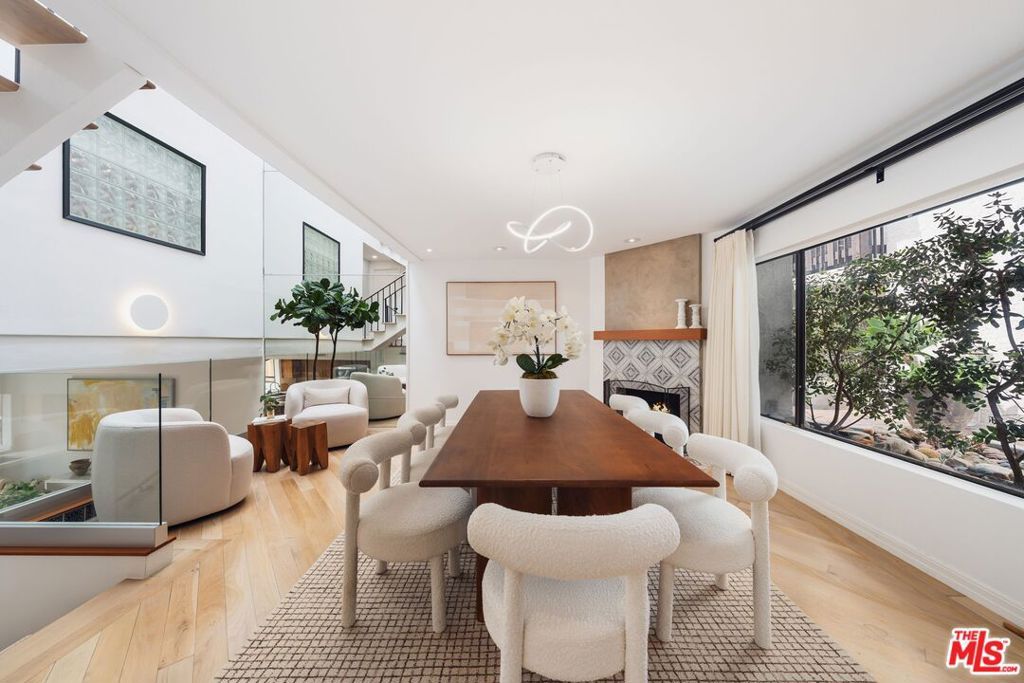 Photo of 831 14th Street #2, Santa Monica, CA 90403 (MLS # 25619147)