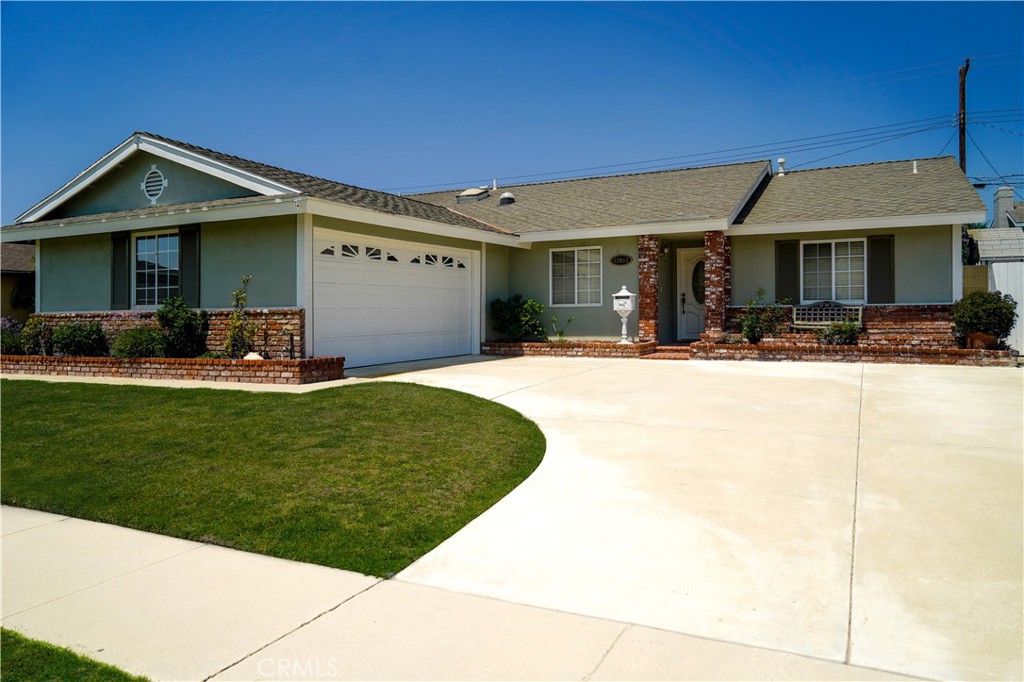 Stunning 4-bedroom, 2-bathroom home with brand new flooring throughout main living areas. Large, open common areas flow seamlessly to a beautiful private backyard, perfect for entertaining. Central air conditioning and great driveway parking add convenience and comfort.
Located on quiet Chase Street in a lovely Garden Grove neighborhood with excellent freeway access via SR-22. This move-in ready home combines modern updates with prime Orange County location, offering spacious bedrooms, open floor plan, and seamless indoor-outdoor living. Ideal for families seeking quality, comfort, and convenience in a desirable residential area. Utilities paid by tenant. Landlord pays trash.