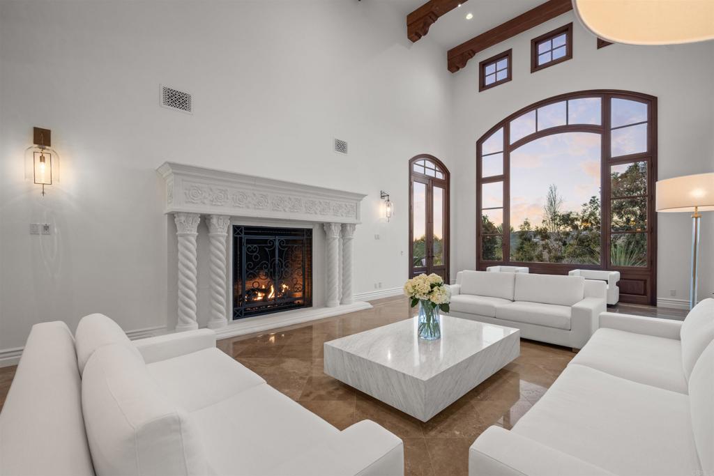 18446 Calle La Serra